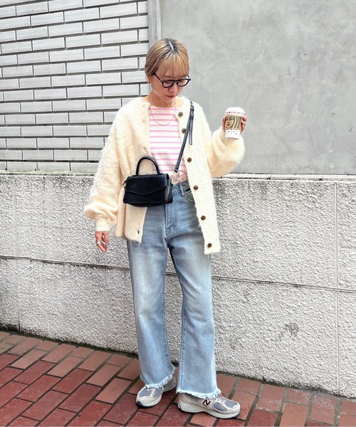 feepur（フェピュール）の「【ハンドウォッシャブル】ウール混起毛オーバーサイズカーディガン（カーディガン/ボレロ・レディース・ピンク/オフホワイト/ブルー/イエロー/グレー系その他/ブラック/チャコールグレー・MEDIUM）」の16枚目の写真