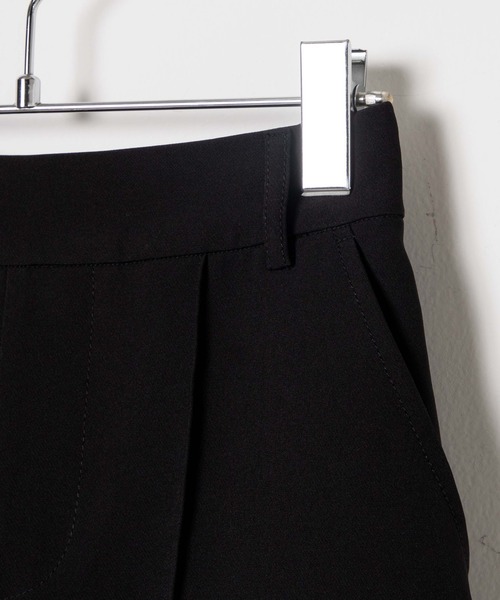 WEGO(ウィゴー)の「WEGO/ピンタックショートパンツ(スラックス・レディース・ブラック・FREE)」の4枚目の写真