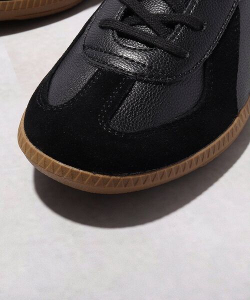 tk.TAKEO KIKUCHI（ティーケータケオキクチ）の「◆GERMAN TRAINER 別注レザースニーカー（スニーカー・メンズ・ブラック/ホワイト・50/60/70）」の19枚目の写真