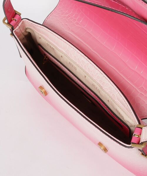 Guess（ゲス）の「DESIDERIA Flap Shoulder Bag ハンドバッグ ショルダーバッグ レディース（ショルダーバッグ・レディース・オレンジ/ピンク・ONE SIZE）」の8枚目の写真