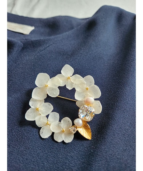 tone（トーン）の「【Tresor】紫陽花 クリスタル　ブローチ(MA)（ブローチ/コサージュ・レディース・ホワイト/ピンク/ブルー/パープル/ネイビー・FREE）」の13枚目の写真