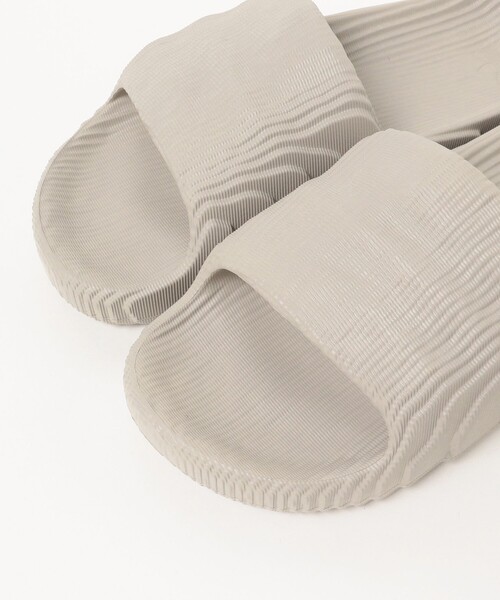 adidas（アディダス）の「adidas / ADILETTE 22 SLIDES（サンダル・メンズ・カーキ/ホワイト/オリーブ/ベージュ・28.5cm/26.5cm/25.5cm/27.5cm）」の10枚目の写真