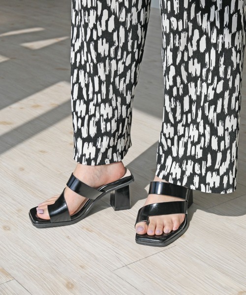 RiiiKa（リーカ）の「【RiiiKa/リーカ】サムリングヒールサンダル（サンダル・レディース・ブルー/アイボリー/ブラック・S/M/L/LL）」の2枚目の写真