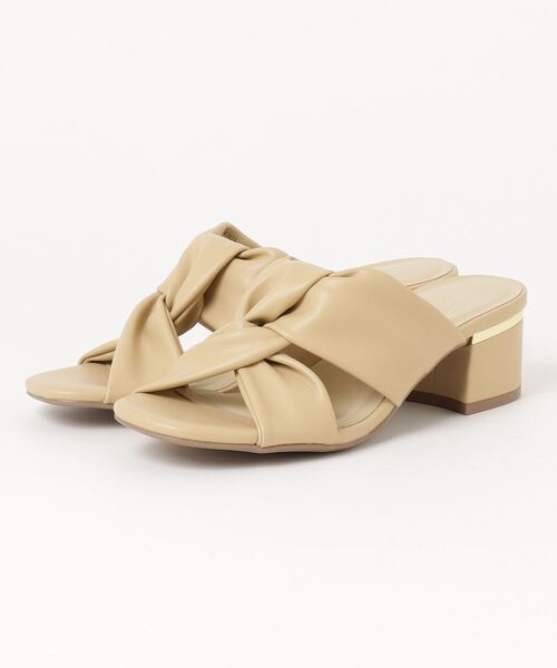 ABC-MART(エービーシーマート)の「ABC SELECT エービーシーセレクト TWIST MULE 5.5 ツイストミュール 5.5 W2022 YELLOW BEIGE(サンダル・レディース・ベージュ・SMALL/MEDIUM/LARGE/X-LARGE)」の1枚目の写真