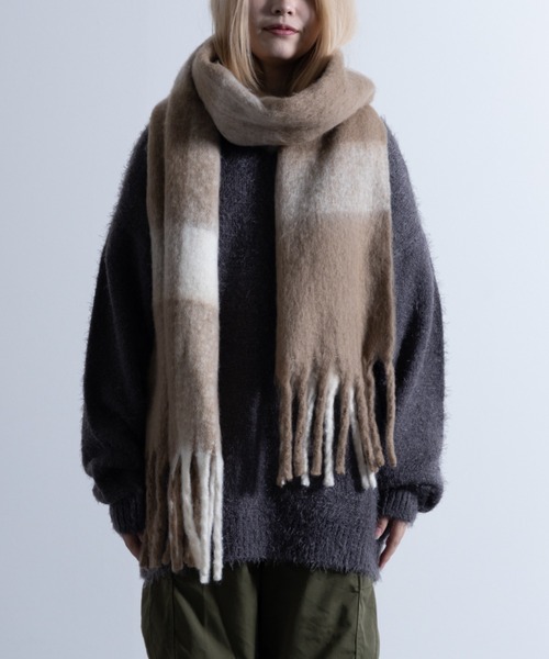 NYLAUS（ナイラス）の「Mohair Like Big Check Fringe Volume Scarf / モヘアライク ビッグチェック フリンジ ボリュームマフラー（マフラー・メンズ・グレー系/ブラウン系・FREE）」の13枚目の写真
