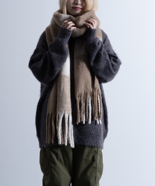 NYLAUS（ナイラス）の「Mohair Like Big Check Fringe Volume Scarf / モヘアライク ビッグチェック フリンジ ボリュームマフラー（マフラー・メンズ・グレー系/ブラウン系・FREE）」の14枚目の写真