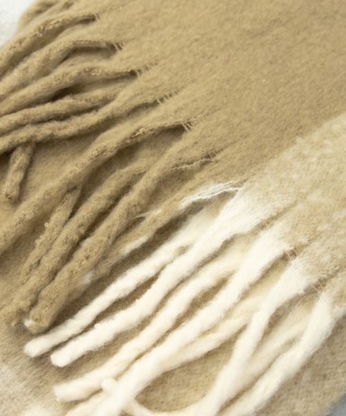 NYLAUS（ナイラス）の「Mohair Like Big Check Fringe Volume Scarf / モヘアライク ビッグチェック フリンジ ボリュームマフラー（マフラー・メンズ・グレー系/ブラウン系・FREE）」の9枚目の写真