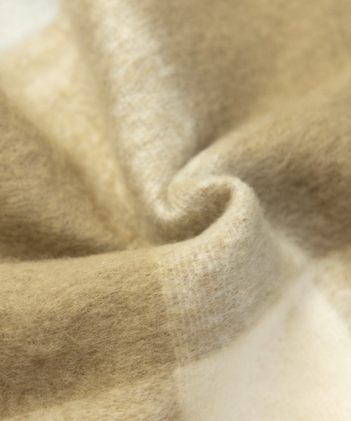 NYLAUS（ナイラス）の「Mohair Like Big Check Fringe Volume Scarf / モヘアライク ビッグチェック フリンジ ボリュームマフラー（マフラー・メンズ・グレー系/ブラウン系・FREE）」の11枚目の写真