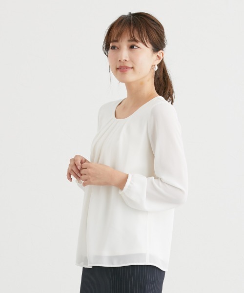 Petitjo(プッチージョ)の「小さいサイズ タック入り長袖ブラウス 低身長さん・小柄女性(シャツ/ブラウス・レディース・ネイビー/グレイッシュベージュ/ストライプ/オフホワイト・PL/PS(XS-S)/PS/PM)」の2枚目の写真