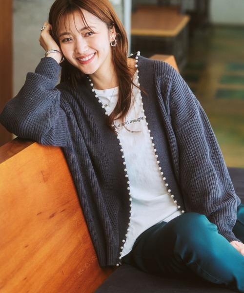 nissen（ニッセン）の「パール調Vネックトッパーカーディガン（カーディガン/ボレロ・レディース・チャコールグレー/アイボリー/ブラック/モカ・L/M/S/LL）」の4枚目の写真