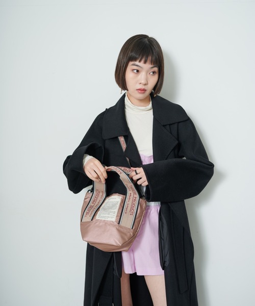 THEATRE PRODUCTS(シアタープロダクツ)の「メタリックナイロンJQテープ2WAYバッグ-S-(ショルダーバッグ・レディース・ピンク/チャコール/シルバー・FREE)」の5枚目の写真