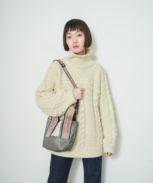 THEATRE PRODUCTS(シアタープロダクツ)の「メタリックナイロンJQテープ2WAYバッグ-S-(ショルダーバッグ・レディース・ピンク/チャコール/シルバー・FREE)」の14枚目の写真