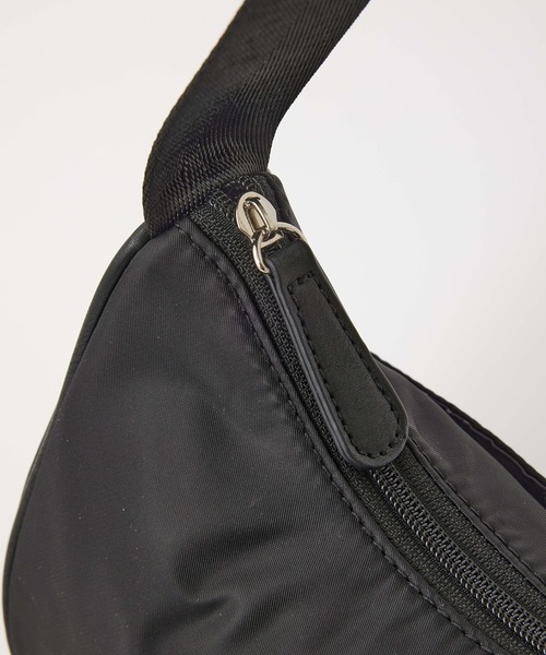 MILKFED.(ミルクフェド)の「LOGO PLATE HANDBAG(ハンドバッグ・レディース・オリーブ/ライトブルー/ブラック・ONE SIZE)」の7枚目の写真