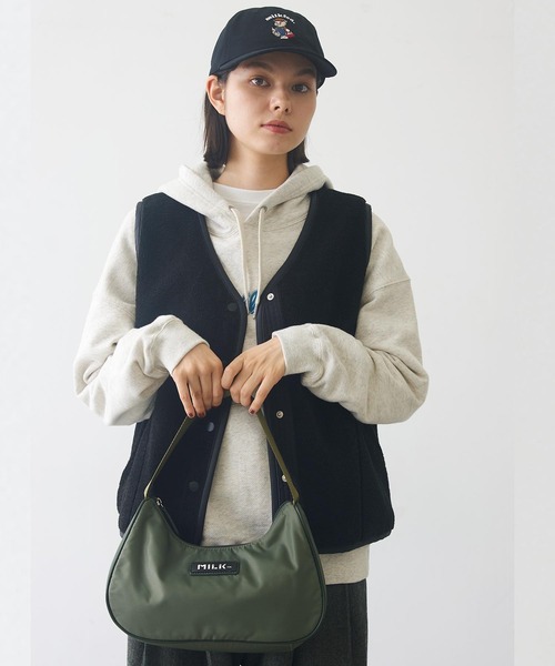 MILKFED.(ミルクフェド)の「LOGO PLATE HANDBAG(ハンドバッグ・レディース・オリーブ/ライトブルー/ブラック・ONE SIZE)」の13枚目の写真