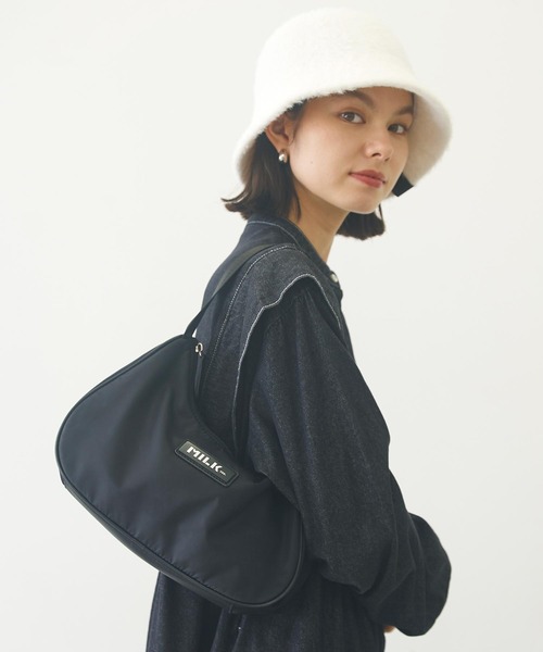 MILKFED.(ミルクフェド)の「LOGO PLATE HANDBAG(ハンドバッグ・レディース・オリーブ/ライトブルー/ブラック・ONE SIZE)」の17枚目の写真