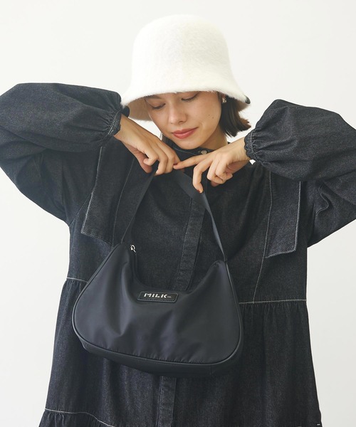 MILKFED.(ミルクフェド)の「LOGO PLATE HANDBAG(ハンドバッグ・レディース・オリーブ/ライトブルー/ブラック・ONE SIZE)」の19枚目の写真