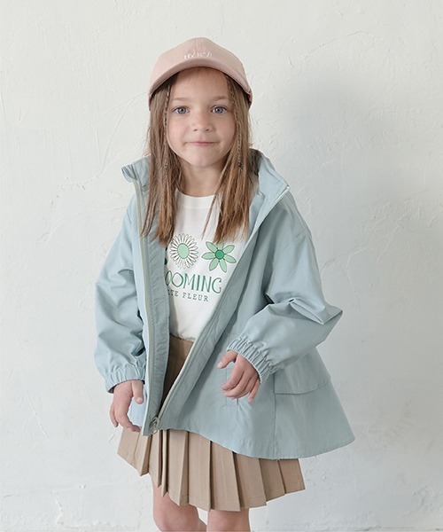 Lycee mine(リセマイン)の「【撥水加工】バックフリルAラインエブリデイマウンテンパーカ(収納袋付き)(ブルゾン・キッズ・エメラルド/ライトブルー/ライラック/ブラック/ピンク/ミント/ライトベージュ/アイボリー・130cm/100cm/120cm/150cm/140cm/110cm)」の6枚目の写真