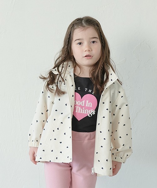 Lycee mine(リセマイン)の「【撥水加工】バックフリルAラインエブリデイマウンテンパーカ(収納袋付き)(ブルゾン・キッズ・エメラルド/ライトブルー/ライラック/ブラック/ピンク/ミント/ライトベージュ/アイボリー・130cm/100cm/120cm/150cm/140cm/110cm)」の2枚目の写真