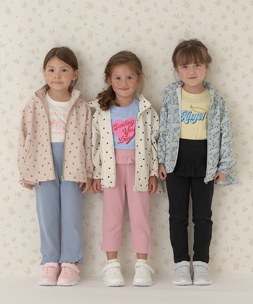 Lycee mine(リセマイン)の「【撥水加工】バックフリルAラインエブリデイマウンテンパーカ(収納袋付き)(ブルゾン・キッズ・エメラルド/ライトブルー/ライラック/ブラック/ピンク/ミント/ライトベージュ/アイボリー・130cm/100cm/120cm/150cm/140cm/110cm)」の12枚目の写真