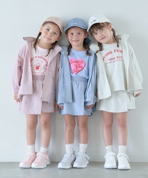 Lycee mine(リセマイン)の「【撥水加工】バックフリルAラインエブリデイマウンテンパーカ(収納袋付き)(ブルゾン・キッズ・エメラルド/ライトブルー/ライラック/ブラック/ピンク/ミント/ライトベージュ/アイボリー・130cm/100cm/120cm/150cm/140cm/110cm)」の11枚目の写真