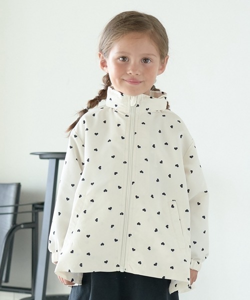 Lycee mine(リセマイン)の「【撥水加工】バックフリルAラインエブリデイマウンテンパーカ(収納袋付き)(ブルゾン・キッズ・エメラルド/ライトブルー/ライラック/ブラック/ピンク/ミント/ライトベージュ/アイボリー・130cm/100cm/120cm/150cm/140cm/110cm)」の14枚目の写真