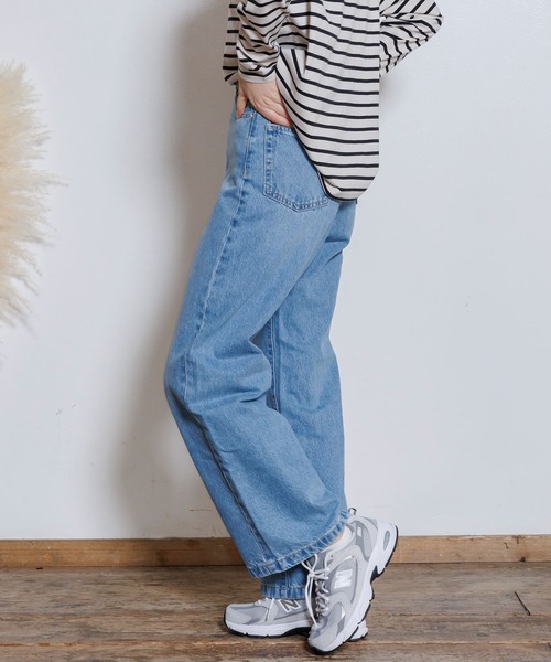 mili an deni(ミリアンデニ)の「ハイウェストセミワイドパンツ(デニムパンツ・レディース・インディゴブルー/ブルー/サックスブルー・M)」の14枚目の写真