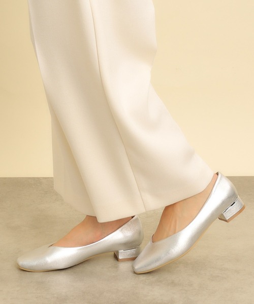 grove（グローブ）の「◆Vカットメタルパーツローヒールパンプス【人間工学】（パンプス・レディース・ベージュ/ブラック/シルバー・03/02/01）」の10枚目の写真