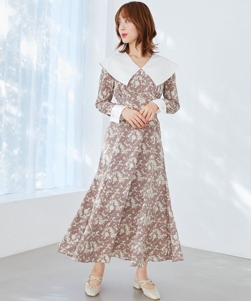 MAJESTIC LEGON（マジェスティックレゴン）の「ビッグカラー花柄