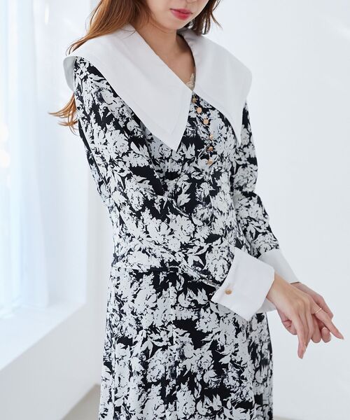 MAJESTIC LEGON（マジェスティックレゴン）の「ビッグカラー花柄ワンピース（ワンピース・レディース・ベージュ系その他2/グレー系その他/ブラック系その他・MEDIUM/SMALL）」の4枚目の写真