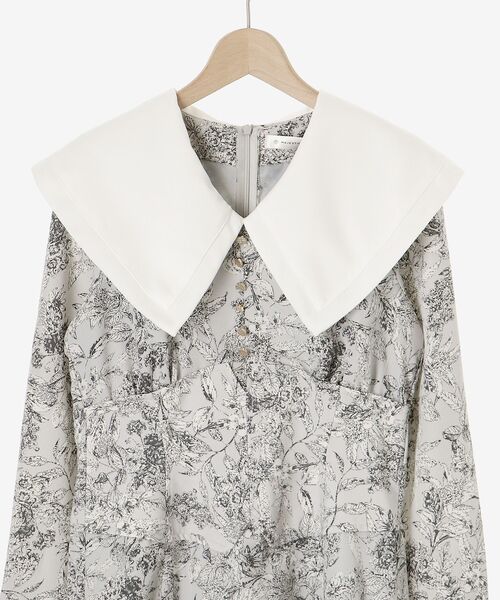 MAJESTIC LEGON（マジェスティックレゴン）の「ビッグカラー花柄ワンピース（ワンピース・レディース・ベージュ系その他2/グレー系その他/ブラック系その他・MEDIUM/SMALL）」の9枚目の写真