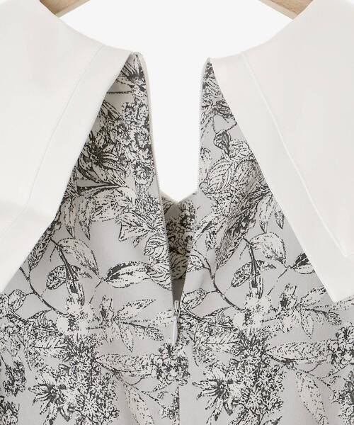 MAJESTIC LEGON（マジェスティックレゴン）の「ビッグカラー花柄ワンピース（ワンピース・レディース・ベージュ系その他2/グレー系その他/ブラック系その他・MEDIUM/SMALL）」の12枚目の写真