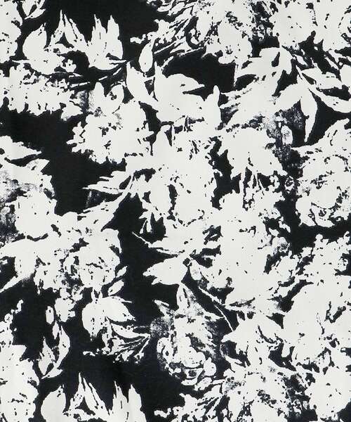 MAJESTIC LEGON（マジェスティックレゴン）の「ビッグカラー花柄ワンピース（ワンピース・レディース・ベージュ系その他2/グレー系その他/ブラック系その他・MEDIUM/SMALL）」の18枚目の写真