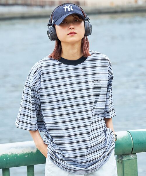 FFEIN(フェイン)の「*新色追加【FFEIN(フェイン)】 ロゴ刺繍マルチボーダー半袖Tシャツ / リンガー 配色 マルチボーダー 刺繍 ブランドロゴ(Tシャツ/カットソー・メンズ・ネイビー/ブラック/グレー/ブラウン/ホワイト・LARGE/SMALL/MEDIUM/X-SMALL)」の4枚目の写真