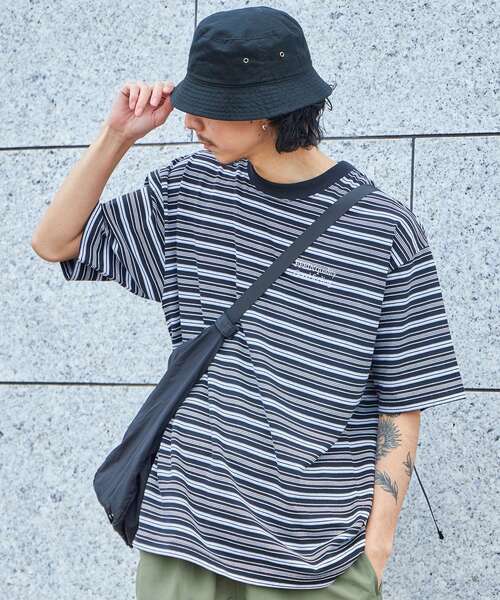 FFEIN(フェイン)の「*新色追加【FFEIN(フェイン)】 ロゴ刺繍マルチボーダー半袖Tシャツ / リンガー 配色 マルチボーダー 刺繍 ブランドロゴ(Tシャツ/カットソー・メンズ・ネイビー/ブラック/グレー/ブラウン/ホワイト・LARGE/SMALL/MEDIUM/X-SMALL)」の3枚目の写真