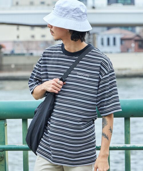FFEIN(フェイン)の「*新色追加【FFEIN(フェイン)】 ロゴ刺繍マルチボーダー半袖Tシャツ / リンガー 配色 マルチボーダー 刺繍 ブランドロゴ(Tシャツ/カットソー・メンズ・ネイビー/ブラック/グレー/ブラウン/ホワイト・LARGE/SMALL/MEDIUM/X-SMALL)」の12枚目の写真