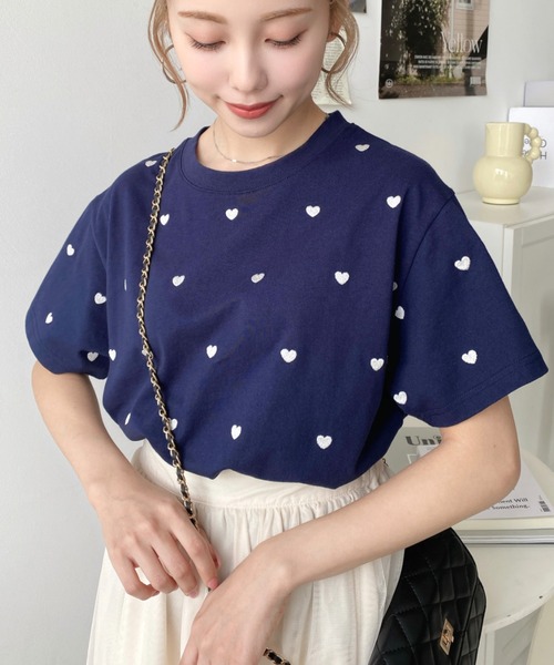moment+(モーメントプラス)の「ハート刺繍半袖Tシャツ(Tシャツ/カットソー・レディース・オフホワイト/グレー/チャコールグレー/グレー系その他/ホワイト系その他/オートミール/ネイビー/ブルー系その他/ブラック/ピンク・M/L)」の8枚目の写真