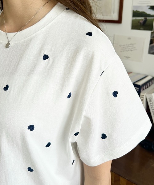 ホワイト 半袖Tシャツ ハート刺繍 セール】ハート刺繍半袖Tシャツ（Tシャツ/カットソー）｜moment+