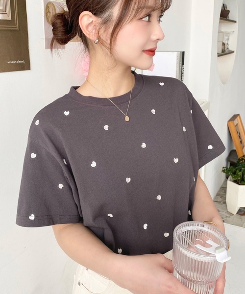 ホワイト 半袖Tシャツ ハート刺繍 セール】ハート刺繍半袖Tシャツ（Tシャツ/カットソー）｜moment+