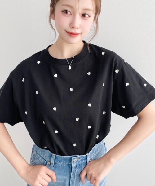 moment+(モーメントプラス)の「ハート刺繍半袖Tシャツ(Tシャツ/カットソー・レディース・オフホワイト/グレー/チャコールグレー/グレー系その他/ホワイト系その他/オートミール/ネイビー/ブルー系その他/ブラック/ピンク・M/L)」の11枚目の写真