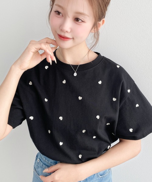 moment+(モーメントプラス)の「ハート刺繍半袖Tシャツ(Tシャツ/カットソー・レディース・オフホワイト/グレー/チャコールグレー/グレー系その他/ホワイト系その他/オートミール/ネイビー/ブルー系その他/ブラック/ピンク・M/L)」の12枚目の写真