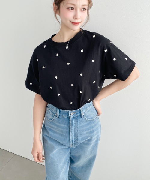 moment+(モーメントプラス)の「ハート刺繍半袖Tシャツ(Tシャツ/カットソー・レディース・オフホワイト/グレー/チャコールグレー/グレー系その他/ホワイト系その他/オートミール/ネイビー/ブルー系その他/ブラック/ピンク・M/L)」の15枚目の写真