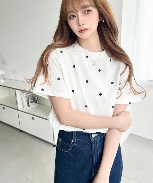 moment+(モーメントプラス)の「ハート刺繍半袖Tシャツ(Tシャツ/カットソー・レディース・オフホワイト/グレー/チャコールグレー/グレー系その他/ホワイト系その他/オートミール/ネイビー/ブルー系その他/ブラック/ピンク・M/L)」の19枚目の写真