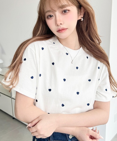 moment+(モーメントプラス)の「ハート刺繍半袖Tシャツ(Tシャツ/カットソー・レディース・オフホワイト/グレー/チャコールグレー/グレー系その他/ホワイト系その他/オートミール/ネイビー/ブルー系その他/ブラック/ピンク・M/L)」の17枚目の写真