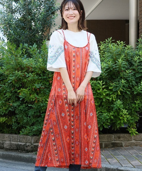 チチカカ(チチカカ)の「エスパンディキカプリントキャミソールワンピース(ワンピース・レディース・グリーン/ブルー/レッド・FREE)」の1枚目の写真