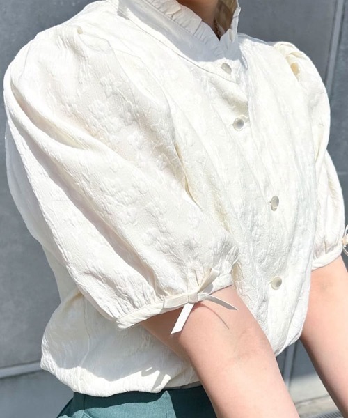 F i.n.t（フィント）の「袖口プチリボンジャガードブラウス/fint（シャツ/ブラウス・レディース・クリーム/オフホワイト・FREE）」の2枚目の写真