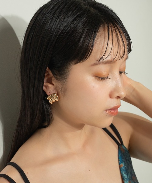 voov(ブーブ)の「ニュアンス モチーフ スクエア ピアス(ピアス(両耳用)・レディース・シルバー/ゴールド・フリー)」の7枚目の写真