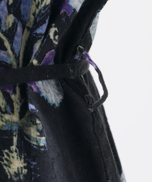 NE QUITTEZ PAS!(ヌキテパ)の「ne Quittez pas / ヌキテパ COTTON JQD MARIGOLD PRINT 010441GH1(ワンピース・レディース・アイボリー/ネイビー・MEDIUM)」の4枚目の写真