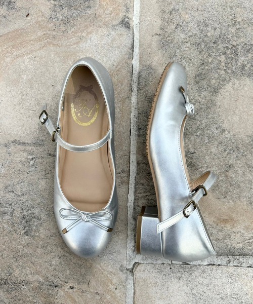 F i.n.t（フィント）の「【REVIVAL】【新色追加】ストラップ付リボンバレエシューズ/fint　フィント（バレエシューズ・レディース・クリーム/シルバー/ピンクゴールド/レッド/ブラウン/ブラック・L/M/S/SS/LL）」の5枚目の写真