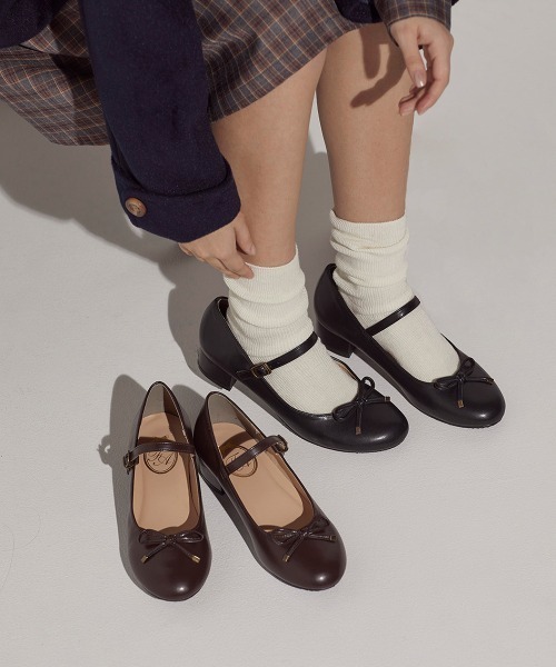 F i.n.t（フィント）の「【REVIVAL】【新色追加】ストラップ付リボンバレエシューズ/fint　フィント（バレエシューズ・レディース・クリーム/シルバー/ピンクゴールド/レッド/ブラウン/ブラック・L/M/S/SS/LL）」の2枚目の写真