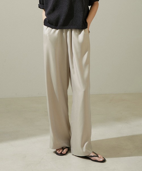 SALON adam et rope'（サロン アダム エ ロペ）の「リラックスイージーパンツ【洗える】（その他パンツ・レディース・ベージュ/ブラック・S/M）」の2枚目の写真